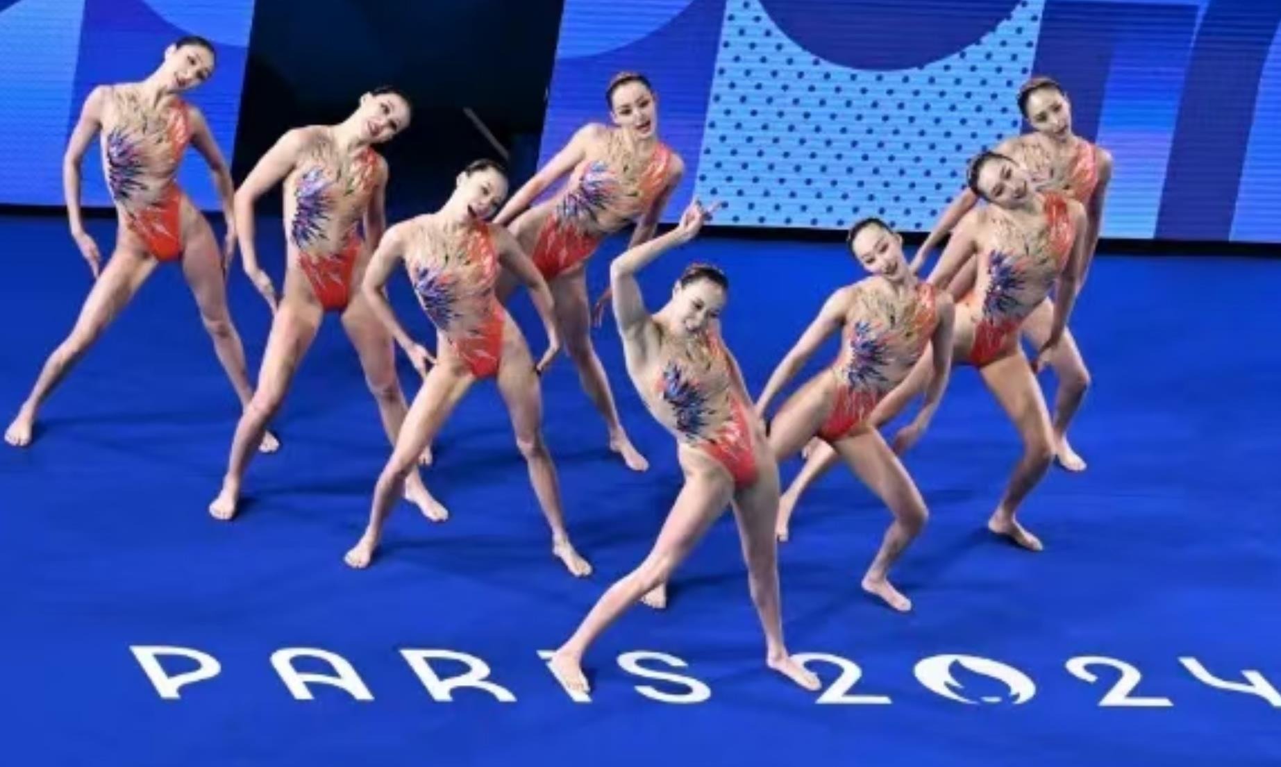 曼联对狼队的预测首发阵容：梅努的未来抉择，约罗强势回归